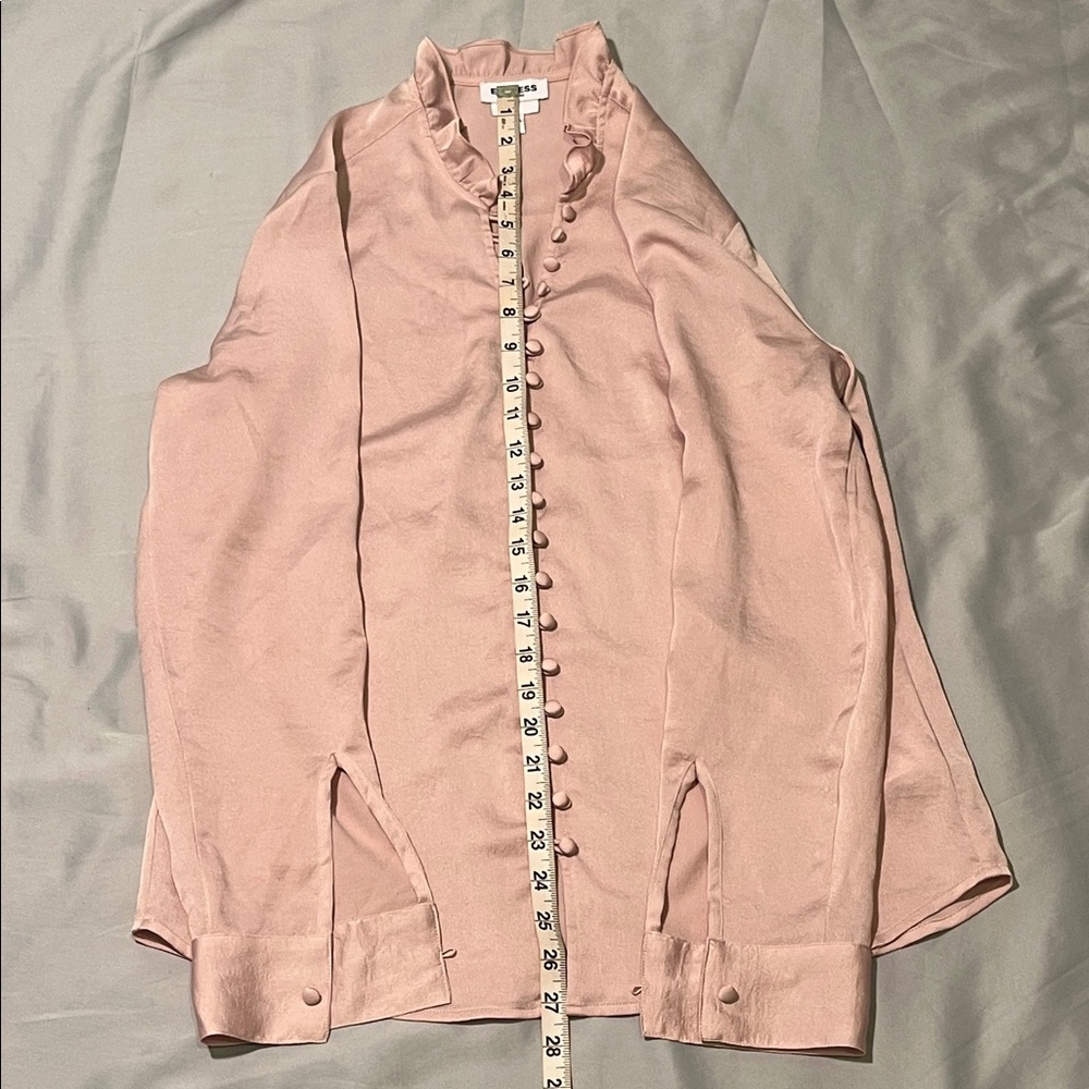 Express Pretty Pink Blush Ruffle Button Blouse size Medium Slim Fit Long Sleeve - Picture 4 of 13